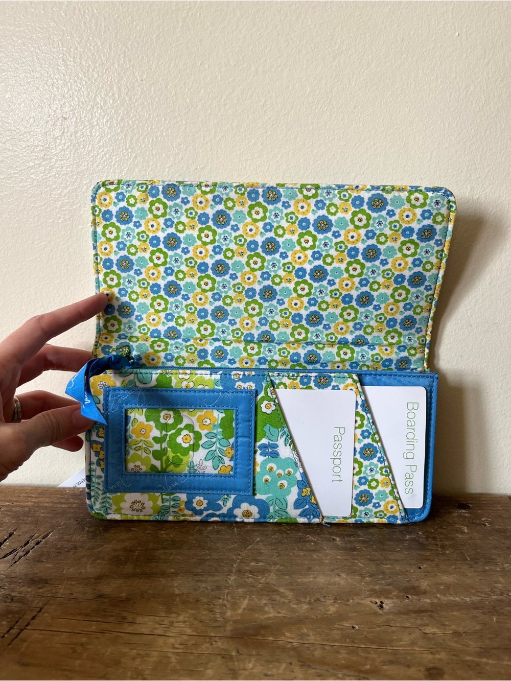 Vera Bradley NWT Quilted Travel Wallet English Meadow - Picture 4 of 15